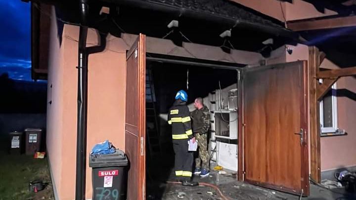 Při požáru garáže na Jindřichohradecku se zranilo dítě, skončilo v nemocnici